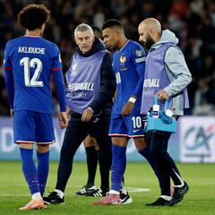 Mbappé, recital y susto