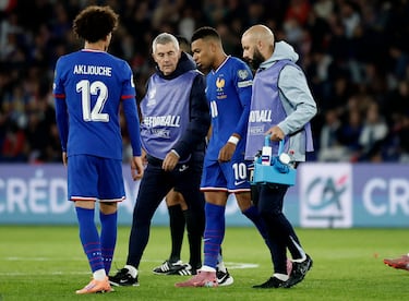 Preocupação com Mbappé: ele se joga na grama e pede troco aos 80 minutos