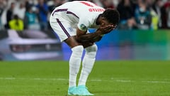 Soccer Football - Euro 2020 - Final - Italy v England - Wembley Stadium, London, Britain - July 11, 2021 England&#039;s Marcus Rashford looks dejected after missing a penalty during a penalty shootout Pool via REUTERS/Frank Augstein