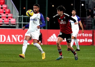 Se está convirtiendo en un jugador imprescindible para Etxeberria. Su conexión con Raúl García en el segundo gol, de manual.