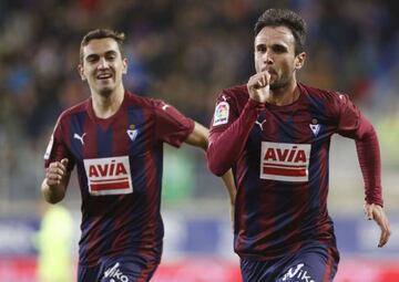 Kike García celebra su gol ante el Betis.