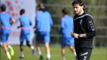 DEBUT. David Generelo se estrena en el banquillo del Oviedo.