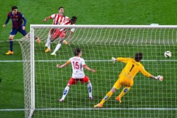 3-0. Bartra marcó el tercer tanto.