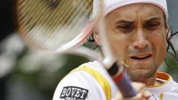 David Ferrer, duodécimo favorito, arrolló al argentino Guillermo Cañas (6-2 y 6-2) para avanzar a la segunda ronda del Masters 1000 de Madrid, donde se enfrentará al ganador del partido entre su compatriota Feliciano López y el sudamericano Juan Mónaco.