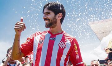 Estas son las 29 camisetas que ha vestido el 'Loco' Abreu