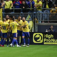 Fali y Álex ponen al Cádiz en velocidad de crucero