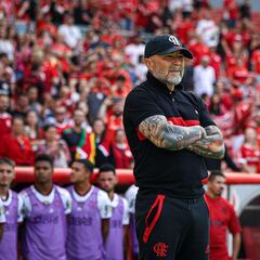 El círculo cercano de Arturo Vidal destroza a Jorge Sampaoli