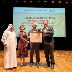 Gobierno mexicano otorga reconocimiento a Bora Milutinovic