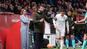 Alessio Lisci dando instrucciones durante el duelo ante el Castellón.