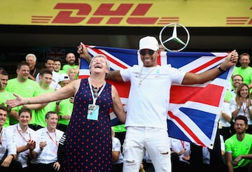 El piloto inglés de Mercedes alcanzó su cuarto Mundial de Fórmula 1 dos carreras antes de terminar el campeonato. Fue en el Gran Premio de México donde se convirtió en tetracampeón. Su rival directo durante la competición fue Vettel, que tuvo que abandonar en dos carreras (Singapur y Japón) de la recta final, facilitando así el nuevo título de Lewis Hamilton. 