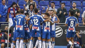 Los jugadores del Espanyol celebran el gol de Mario Hermoso en el partido ante el Eibar.