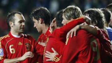 La selección celebra un gol frente a Estonia