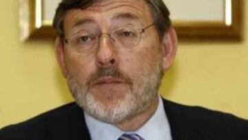 <b>ORGULLOSO.</b> Jaime Lissavetzky, secretario de Estado para el Deporte, se mostró muy orgulloso de la participación de los españoles en el Tour de Francia.