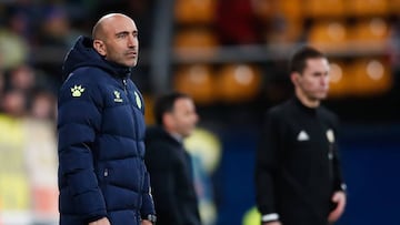 VILLAREAL, SPAIN - JANUARY 19: Abelardo Fernandez of RCD Espanyol looks the game during the Liga match between Villarreal CF and RCD Espanyol at Estadio de la Ceramica on January 19, 2020 in Villareal, Spain. (Photo by Eric Alonso/Getty Images)