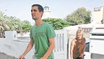 <b>ÉXODO. </b>Arriaga y Losada se acercaron ayer a la sede del club para que se les ratificara la noticia.