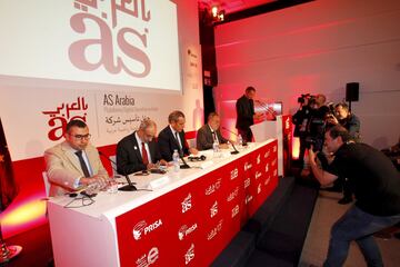 Muhammad Al Kordy, director gerente de Al Sharq E management, Abdullatif Al Mahmoud, director ejecutivo de Dar Al Sharq Group, Manuel Mirat, presidente de AS, y Alfredo Relaño en el acto de presentación de AS Arabia.