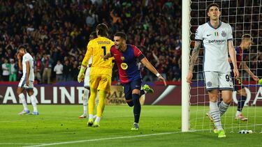 2-2. Ferran Torres celebra el segundo gol.