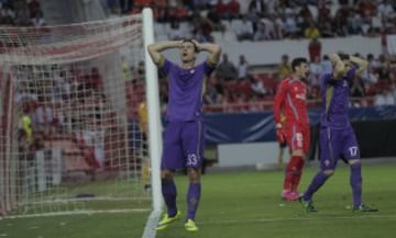 Fiorentina sufrió en su visita a Sevilla, en la Europa League.