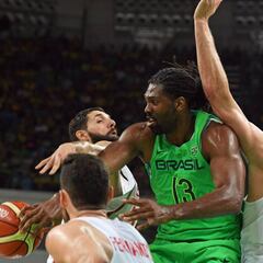 Una pésima España pierde otra vez y se complica los cuartos