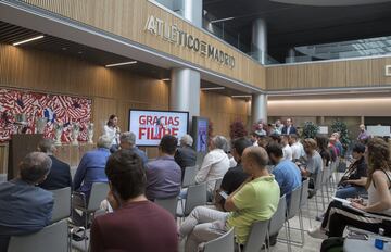 Lleno para seguir en la sala de prensa la despedida de Filipe Luís.