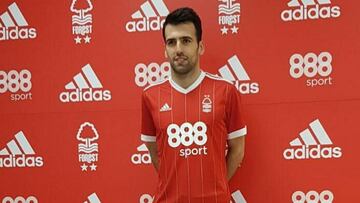 Fuentes, en su presentación con el Nottinhgam Forest.