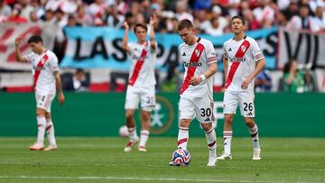 Soccer Football - FIFA Club World Cup - Group E - Inter Milan v River Plate - Lumen Field, Seattle, Washington, U.S. - June 25, 2025 River Plate's Franco Mastantuono and Ignacio Fernandez look dejected after Inter Milan's Francesco Pio Esposito scores their first goal REUTERS/Agustin Marcarian
