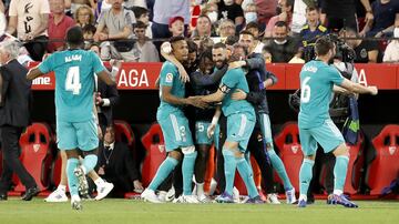 2-3. Karim Benzema celebra el tercer gol que anota en el minuto 91.