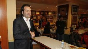 Rufete con la Agrupación de Peñas del Valencia.