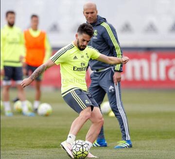 Isco staying with Zidane but knows he's loved elsewhere too.