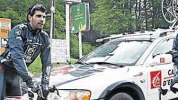 <b>LÍDERES ACOSADOS.</b> Óscar Pereiro y Alejandro Valverde continúan preparando el Tour de Francia con entrenamientos en los Pirineos pese a la presión exterior.