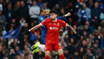 Soccer Football - Carabao Cup - Final - Chelsea v Liverpool - Wembley Stadium, London, Britain - February 25, 2024 Liverpool's Luis Diaz in action with Chelsea's Malo Gusto REUTERS/Hannah Mckay NO USE WITH UNAUTHORIZED AUDIO, VIDEO, DATA, FIXTURE LISTS, CLUB/LEAGUE LOGOS OR 'LIVE' SERVICES. ONLINE IN-MATCH USE LIMITED TO 45 IMAGES, NO VIDEO EMULATION. NO USE IN BETTING, GAMES OR SINGLE CLUB/LEAGUE/PLAYER PUBLICATIONS.