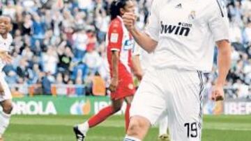 <b>CON CARTEL. </b>Huntelaar podría cambiar Madrid por Milán.