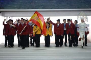 Javier Fernández abanderado de España lidera la delegación española durante la ceremonia de inauguración de los Juegos Olímpicos de Invierno de Sochi 2014