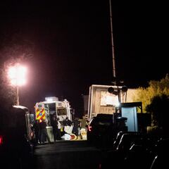 Migrantes encontrados en camión en Texas fueron rociados con condimento para carne