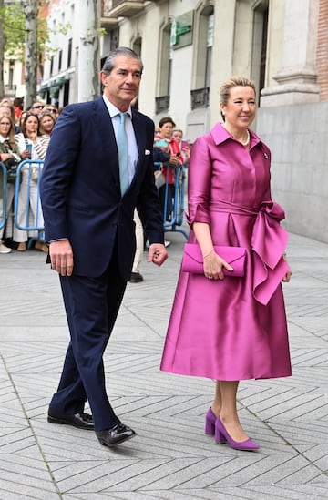 Cristina de Borb¨®n Dos Sicilias, prima del rey Felipe VI y su marido Pedro L¨®pez-Quesada llegan a la parroquia del?Sagrado Coraz¨®n y San Francisco de Borja para asistir al enlace matrimonial entre Jos¨¦ Luis Mart¨ªnez-Almeida y Teresa Urquijo Moreno.