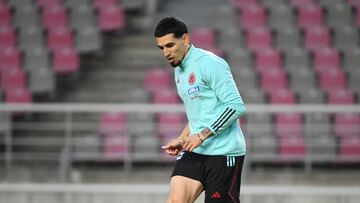 Daniel Muñoz durante un entrenamiento de la Selección Colombia en Seúl.