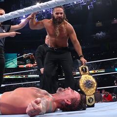 Seth Rollins humilla a CM Punk en SummerSlam