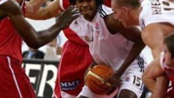 <b>DERBI.</B> El Real Madrid se enfrentará en los cuartos de final de la Copa a Estudiantes, rival también en la primera fase de la Euroliga.