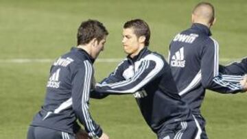 <b>PAREJA LETAL. </b>Higuaín (20 goles) y Cristiano (15), durante el entrenamiento de ayer.