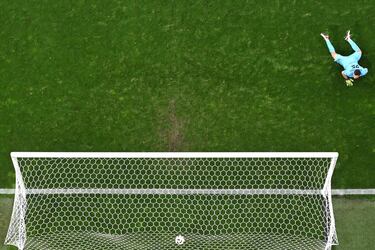 2-1, minuto 66. Arda Güler se acomoda el balón a su pierna izquierda en la frontal del área y suelta un cañonazo a la escuadra derecha del portero de Georgia, Giorgi Mamadarshvili.