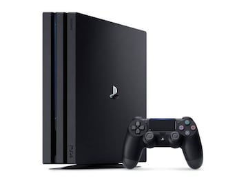 PS4 Pro en su soporte vertical