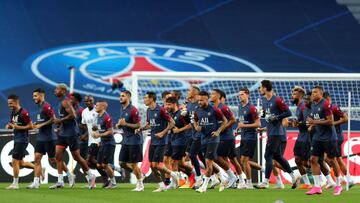 Lisbon (Portugal), 22/08/2020.- (FILE) - Players of Paris Saint-Germain (PSG) attend their team's training session for the UEFA Champions League final in Lisbon, Portugal, 22 August 2020 (re-issued on 02 September 2020). Three PSG players have been t