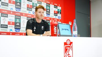 13-08 Rueda de prensa del entrenador del Granada CF, Guillermo Abascal, previa a la primera jornada de liga que enfrenta al Granada CF y al Albacete Balompié.