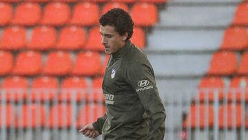 Gim&eacute;nez, en el entrenamiento de ayer del Atl&eacute;tico