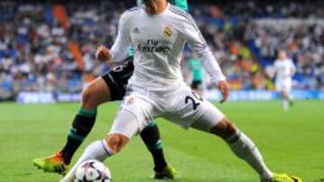 17-3-2014. Tras romperse ese día ante el Schalke, Jesé trabajó duro en la playa, la piscina y el gimnasio.