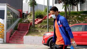 Así fue la llegada de Renan Lodi para pasar el test del Covid-19