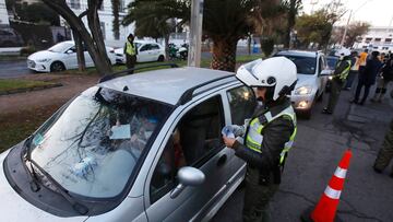 Restricción vehicular hoy, 12 de agosto: autos que no pueden circular en Santiago y calendario de agosto