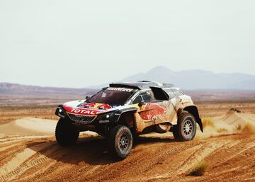 El trabajo de Sainz con el Peugeot derivó en una nueva versión, el 3008, que heredaba las bondades de la segunda evolución del 2008, y permitió sumar el triunfo en las dos últimas participaciones de la marca en el Dakar. En 2017 era Peterhansel el que de nuevo se anotaba la victoria, y en 2018 era el turno de Sainz, que junto a Lucas Cruz sumaban su segunda victoria en la prueba, de nuevo en Sudamérica.