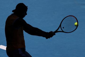 Sombra de Rafael Nadal durante un entrenamiento en el Abierto de Australia del 2022. 