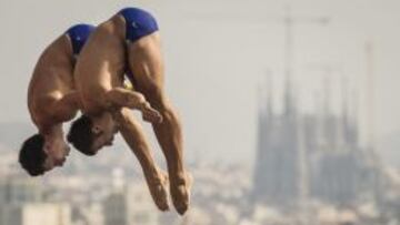 Los alemanes Sascha Klein y Patrick Hausding compiten en salto sincronizado masculino desde plataforma de 10 metros.